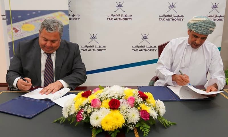 De La Rue & Oman Tax Authority sign
