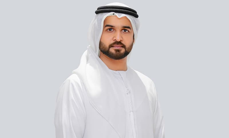 منصور الحساني مسؤول قسم المبيعات في هيئة الشارقة للكتا