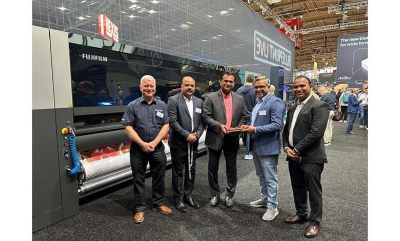 From L to R: Com Gravey, WFU Dealer Manager EMEA, Fujifilm Speciality Ink Systems Ltd; Shaju Thomas, Regional Sales Manager, FUJIFILM Middle East FZE, P Viswanathan (Visu), Managing Director, Saasz Solutions, Sabarish Ramanunni, Division Manager, FUJIFILM Middle East FZE, and Shaik Jeelani, Sales Manager, Saasz Solutions