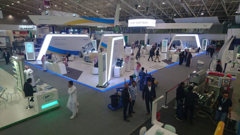 الطباعة و التغليف و الملصقات و التحويل الصناعي