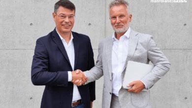 Dr.-Ing. Joachim Brenk, Chairman of the Possehl Group (right) and copy